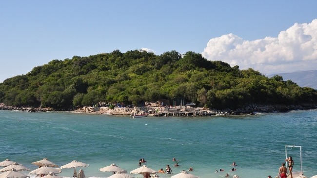 Sot dhe nesër kohë e mirë për plazh, e diela me shi