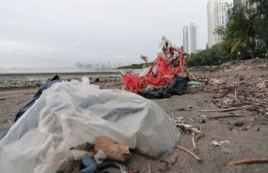 Panamaja bëhet vendi i parë i Amerikës Qendrore që ndalon qeset plastike njëpërdorimshme