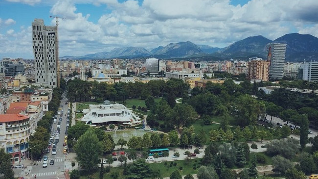 Vranësira dhe shi, moti sot dhe fundjavë në Shqipëri
