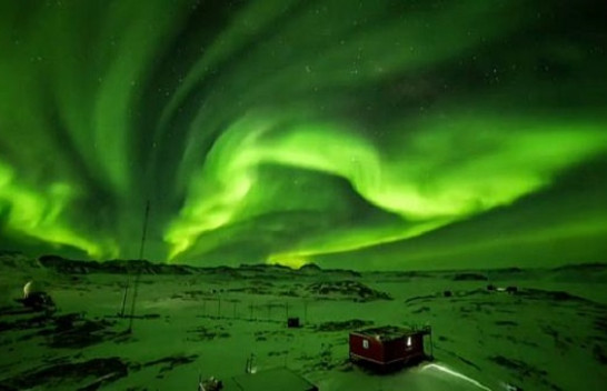 Aurora boreale, spektakël ngjyrash në qiellin e Antarktidës [Video]