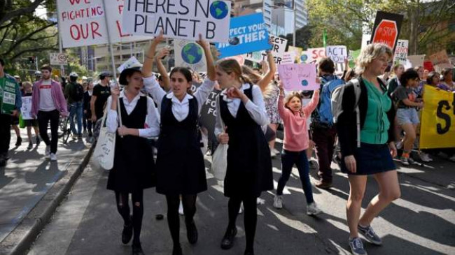 Ndryshimet klimatike, mijëra të rinj protestojnë në mbarë botën