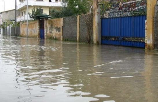 Pas tërmetit, shiu përmbyt disa pjesë të Shqipërisë