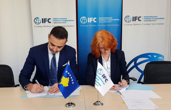 Ministri Lluka nënshkruan marrëveshjen për zhvillimin e centralit me diell