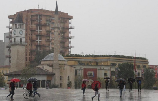 Tirana në një ditë me shi [Foto]