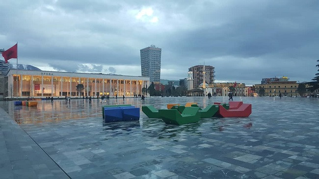 Vazhdojnë reshjet e shiut edhe gjatë fundjavës – Këto janë temperaturat për qytetet shqiptare dhe evropiane