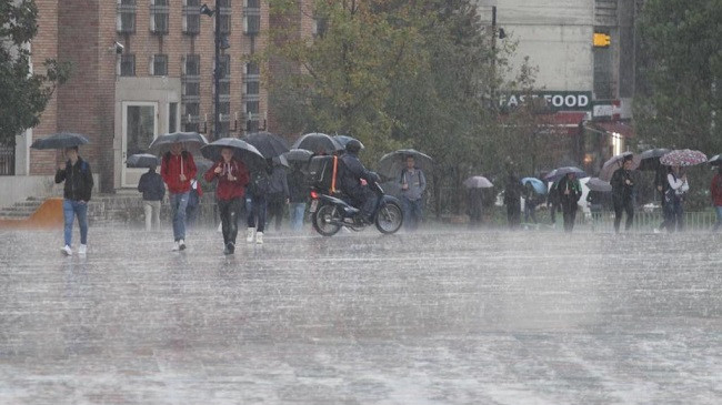 Moti i paqëndrueshëm, vijojnë reshjet dhe stuhitë në Shqipëri