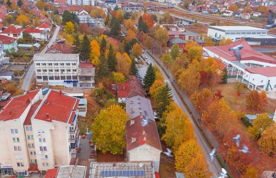Pamje mahnitëse të vjeshtës në qytetin e Kamenicës