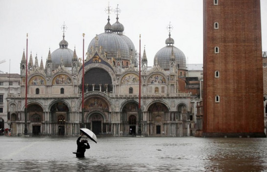 Venecia, përmbytet sheshi Shën Marku