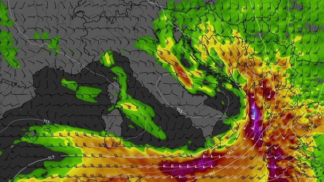 Një front i ftohtë po lëviz përgjatë jugut të detit Adriatik dhe Jon, kërcënimi i rëndë vazhdon gjatë natës