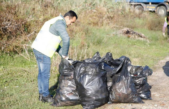 Në Durrës nis aksioni ‘Ta Pastrojmë Shqipërinë në një ditë’
