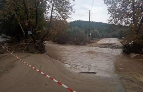 Stuhitë godasin Greqinë, përmbytje në pjesë veriore
