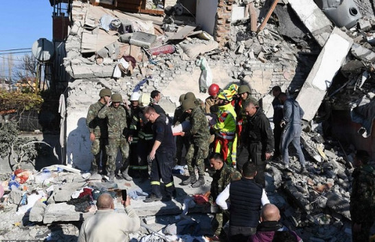 Ekipet nga Kosova shpëtojnë djalin 17-vjeçar nga rrënojat