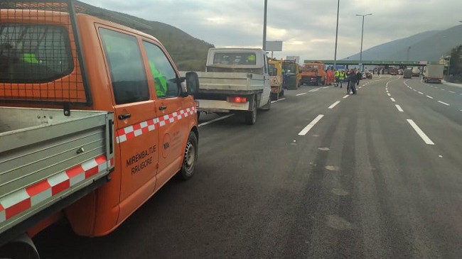 Kompanitë e mirëmbajtjes së rrugëve të Kosovës arrijnë në Shqipëri