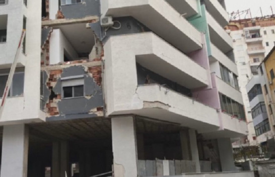 Pamje të frikshme, ja si duket shembja e kompleksit 12 katësh në Durrës