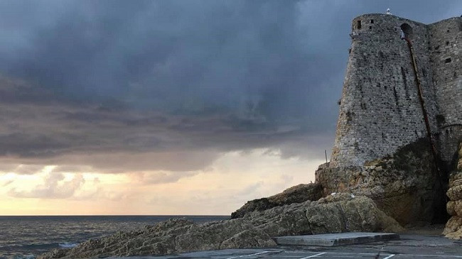 Mot me vranësira dhe reshje shiu sot dhe fundjavë në Ulqin