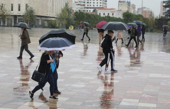 Java nisë me reshje shiu, nga e marta mot i kthjellët në Shqipëri