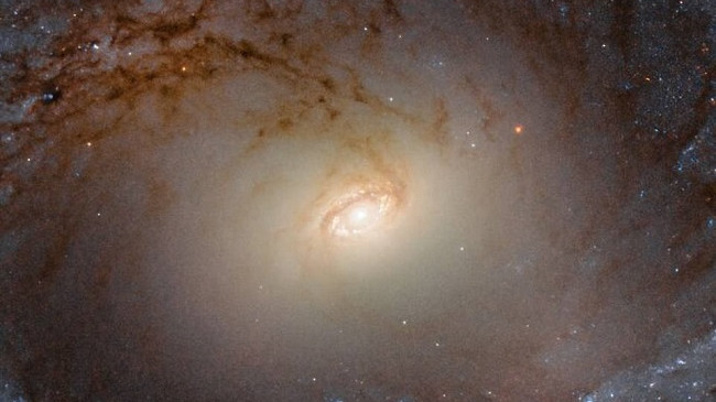 Teleskopi Hubble kap pamje mahnitës të diskut fluturues