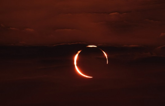 Në Foto: Eklipsi diellor ‘Unaza e zjarrit’