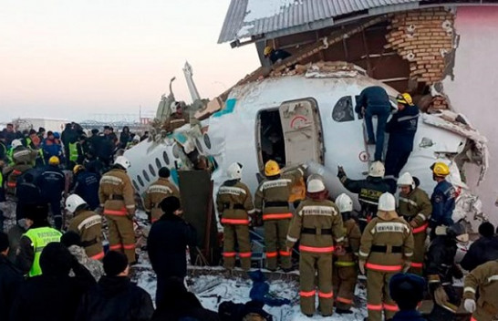 Rrëzohet aeroplani në Kazakistan, 15 persona të vdekur