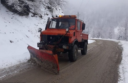 Dëbora arrin deri në 10 centimetër trashësi – ARRSH apel shoferëve për kujdes në rrugët e ngrira