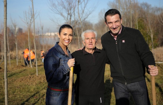 Vazhdon mbjellja e pemëve në Parkun e Liqenit të Tiranës