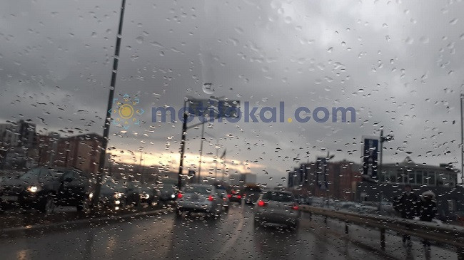 Mos dilni pa çadra, moti sot me shi në Kosovë