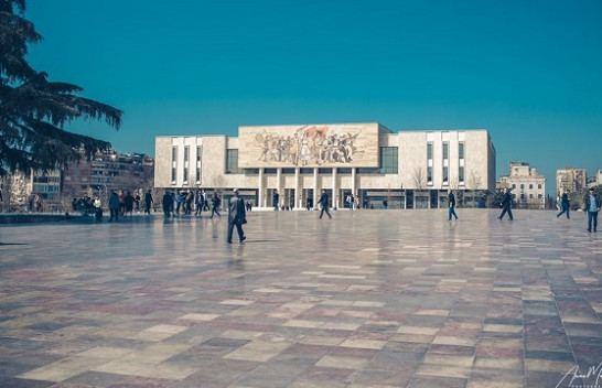 Moti në Shqipëri i ndryshueshëm, priten reshje shiu dhe bore