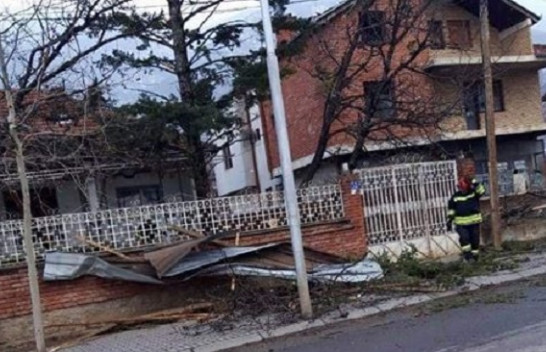 Era e fortë në Istog, fluturojnë kulmet e shtëpive