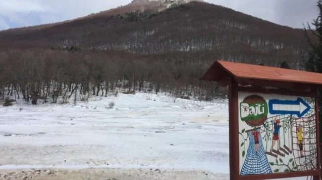 Mali Dajt zbardhet nga bora [Foto]