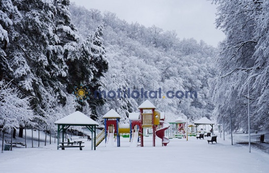[Foto] Prishtina, e zbukuruar me petkun e bardhë