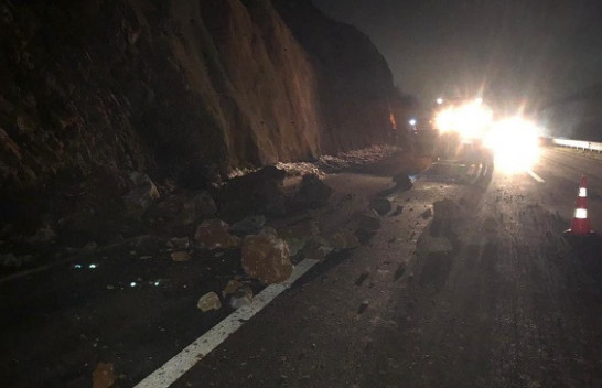 Rrëshqet dheu në autostradën ‘Ibrahim Rugova’