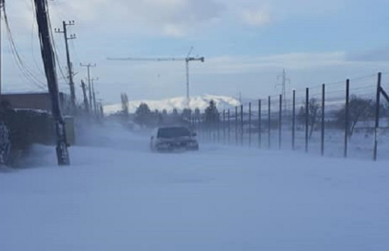 Disa rrugë të Prishtinës mbulohen nga bora, kërkohet pastrimi i tyre [Foto]