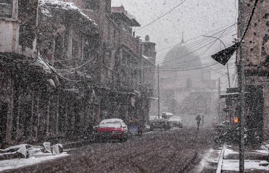 Në Foto: Reshjet e rralla të borës gëzojnë irakianët