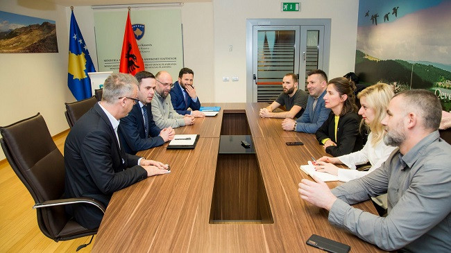 Abdixhiku takoi grupin e qytetarëve për mbrojtjen e Liqenit të Badovcit