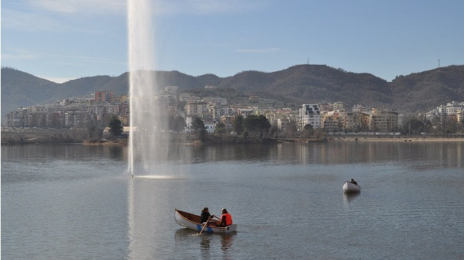 Moti në Shqipëri me diell dhe i ngrohtë, temperaturat deri në 15 °C