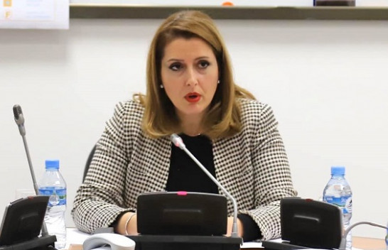 Ministrja Manastirliu nxjerr urdhër për shkollat në vend: Të shtohen masat higjieno-sanitare
