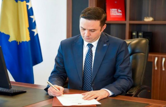 Koronavirusi/ Ministri Abdixhiku merr vendim për anulimin e të gjitha fluturimeve Itali-Kosovë