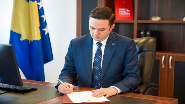 Koronavirusi/ Ministri Abdixhiku merr vendim për anulimin e të gjitha fluturimeve Itali-Kosovë