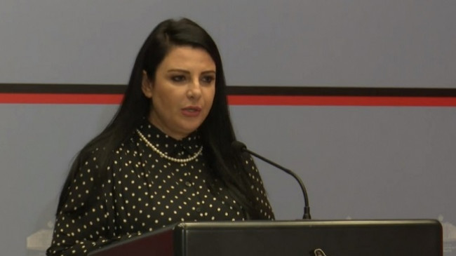 Ministrja Balluku: Pezullimi i transportit ajror dhe detar, vetëm për pasagjerët jo për mallra