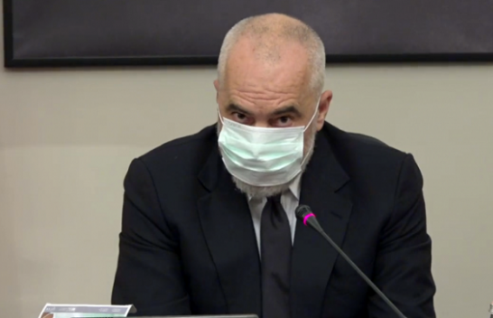 Rama shfaqet me maskë në mbledhjen e qeverisë