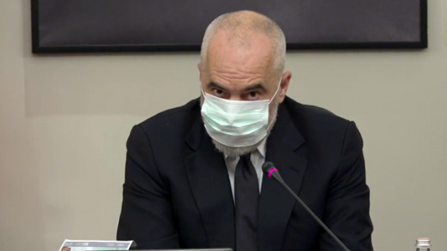 Rama shfaqet me maskë në mbledhjen e qeverisë