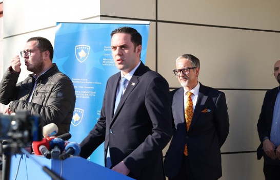 Ministri Abdixhiku: Secili i kthyer në Kosovë do të vendoset për 14 ditë në karantinë