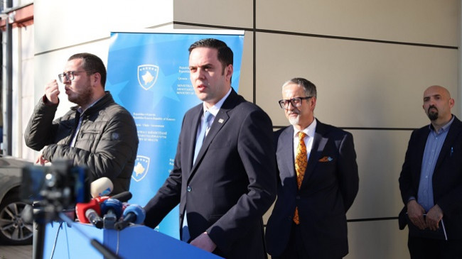 Ministri Abdixhiku: Secili i kthyer në Kosovë do të vendoset për 14 ditë në karantinë