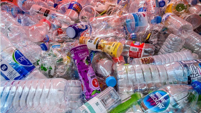 Organizata e Kombeve të Bashkuara: Shfrytëzoni karantinën për t’i mësuar fëmijët në lidhje me ndotjen plastike