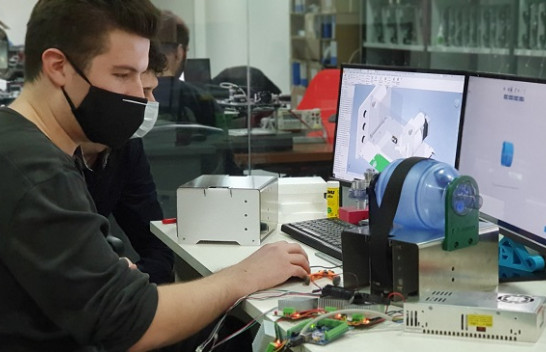 Të rinjtë kosovarë krijojnë ventilatorin për frymëmarrje, nesër testohet