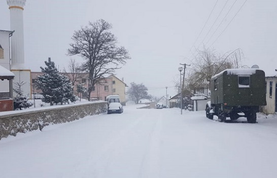 Borë në pranverë/ Rikthehet dimri në Shqipëri