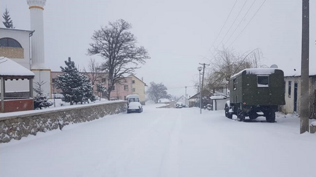 Borë në pranverë/ Rikthehet dimri në Shqipëri
