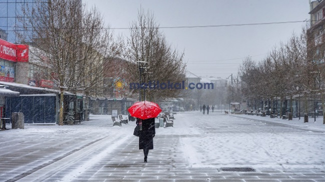 Prishtina vishet me të bardha në ag të pranverës [Foto]