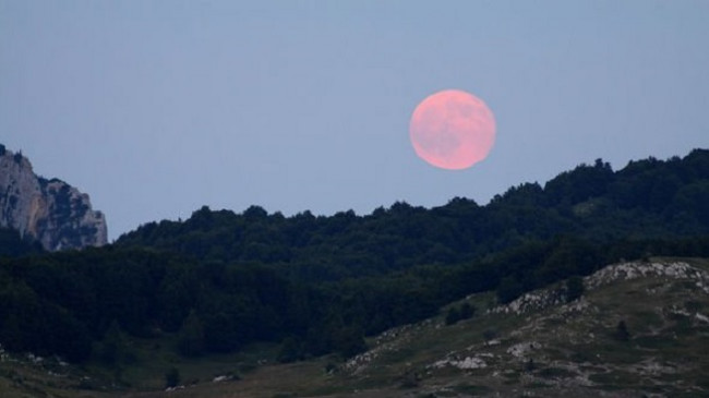 Një superhënë 'rozë’ do të shfaqet në fillim të prillit, duke shënuar ardhjen e pranverës