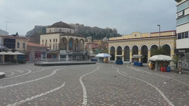 Koronavirusi: Pamjet me dron tregojnë jetën e mbyllur në Athinë